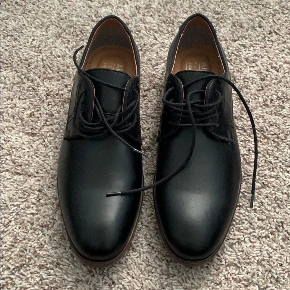 Men’s black dress shoes